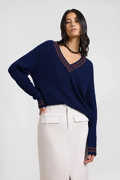 ONIA DEEP V-NECK VARSITY PULLOVER SWEATER IN NOIR NAVY/CHESTNUT, WOMEN'S AT URBAN OUTFITTERS
