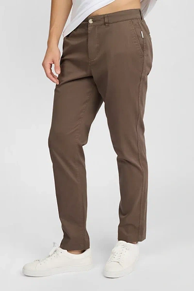 Onia Flat Front Stretch Chino Pant In Chestnut, Men's At Urban Outfitters In Brown