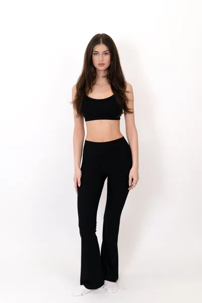 On/off Essentials The Core Flare Legging In Black
