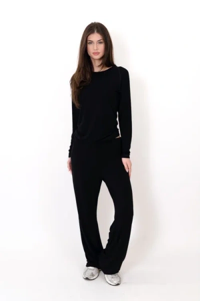 On/off Essentials The Flow Pant In Black