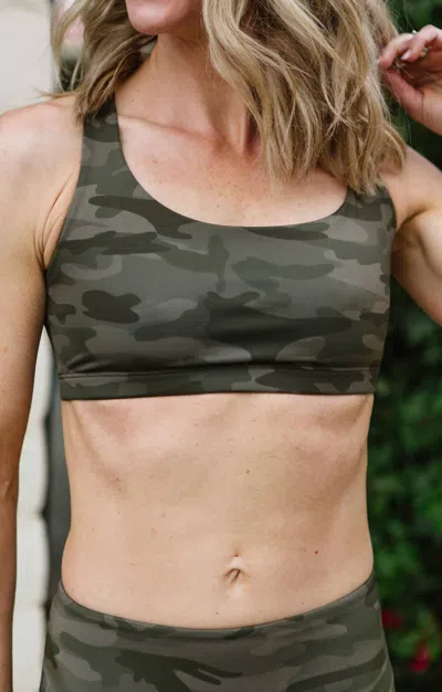 Onzie Chic Bra In Moss Camo In Green