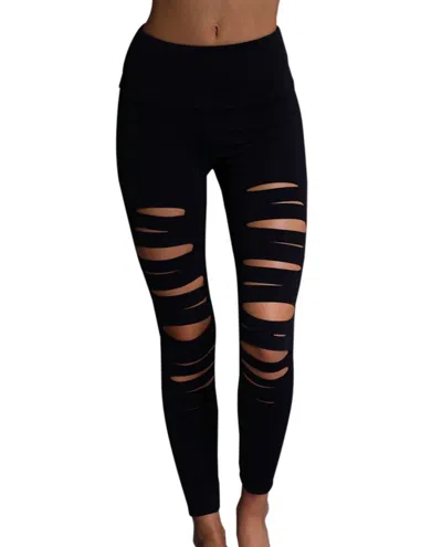 Onzie Shred Capris Pant In Onz Black