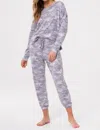 Onzie Weekend Sweatpant In Cozy Camo In Grey