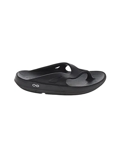 Pre-owned Oofos Flip Flops In Black