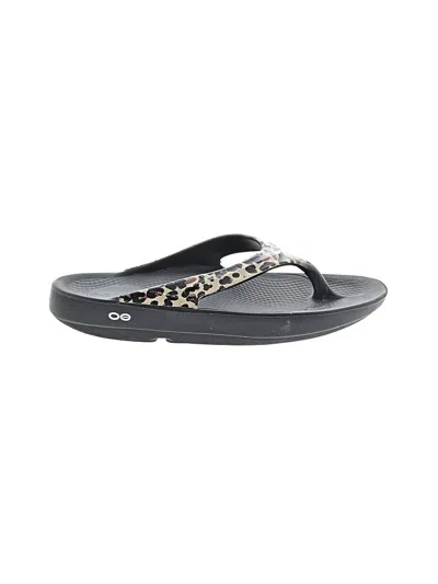 Pre-owned Oofos Flip Flops In Black