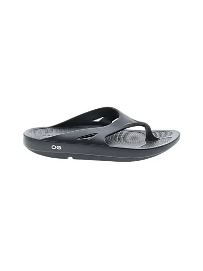 Pre-owned Oofos Flip Flops In Black