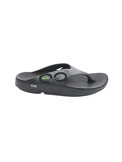 Pre-owned Oofos Flip Flops In Gray