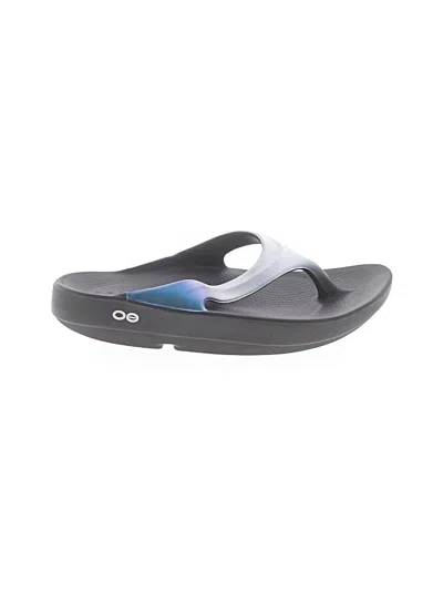 Pre-owned Oofos Flip Flops In Gray