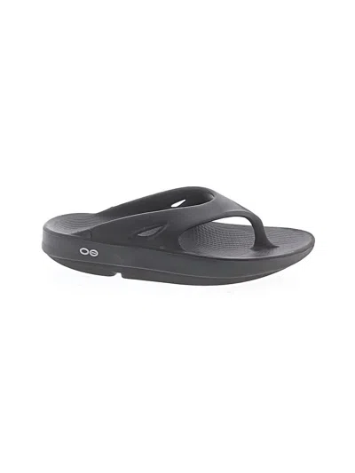 Pre-owned Oofos Flip Flops In Gray