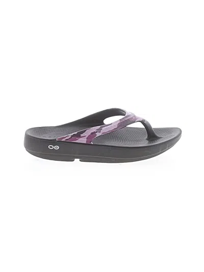 Pre-owned Oofos Flip Flops In Purple