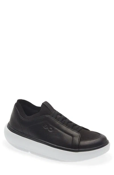 Oofos Oomg+ Club Walking Shoe In Multi