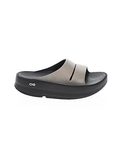 Pre-owned Oofos Sandals In Gray