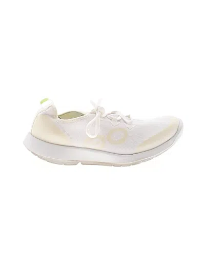 Pre-owned Oofos Sneakers In White