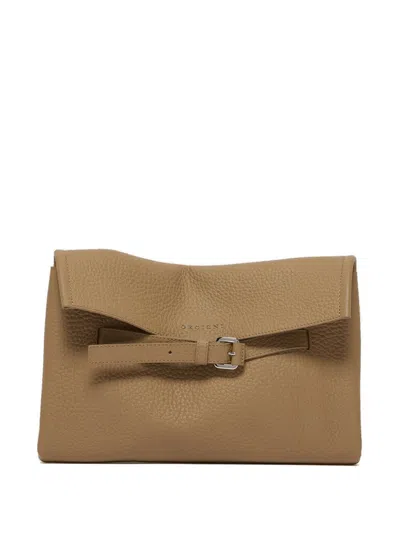 Orciani 비너스 버클 디테일 페블 클러치 In Brown