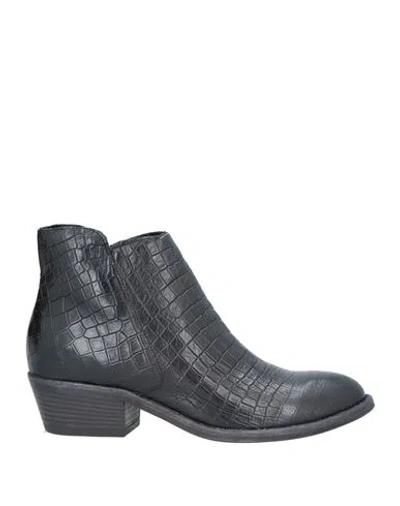 Oroscuro Woman Ankle Boots Black Size 11 Calfskin
