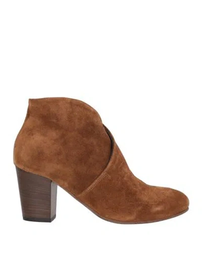 Oroscuro Woman Ankle Boots Tan Size 11 Soft Leather In Brown