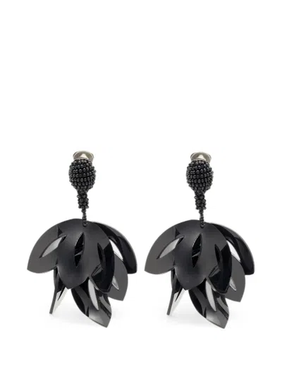 Pre-owned Oscar De La Renta Beaded Clip-on Earrings In Gray