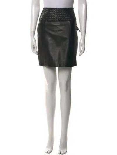 Pre-owned Oscar De La Renta Leather Mini Skirt In Black