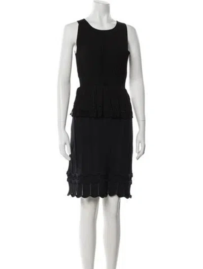 Pre-owned Oscar De La Renta Scoop Neck Knee-length Dress In Black