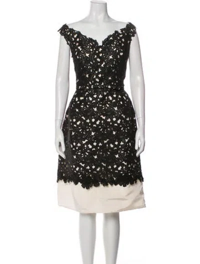 Pre-owned Oscar De La Renta Silk Knee-length Dress In Black