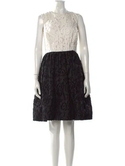 Pre-owned Oscar De La Renta Silk Knee-length Dress In White