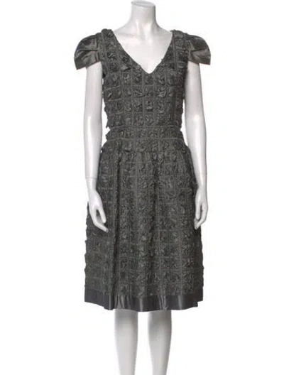Pre-owned Oscar De La Renta Silk Midi Length Dress In Gray