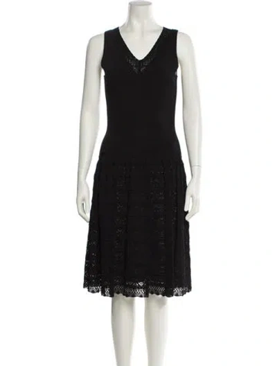 Pre-owned Oscar De La Renta V-neck Midi Length Dress In Black