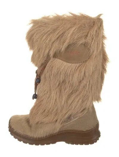 Pre-owned Oscar Sport Faux Fur Snow Boots In Neutral