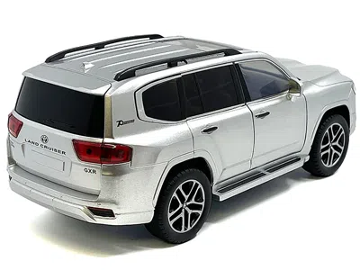 Other Toyota Land Cruiser Silver Metallic With Sun Roof 1/24 Diecast Model Car