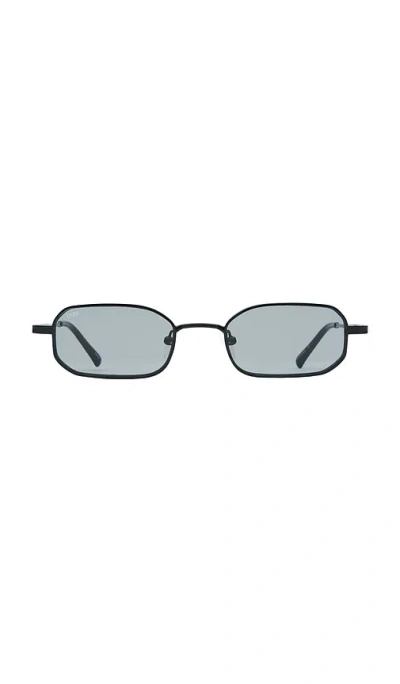 Otra Kent Sunglasses In Black & Smoke