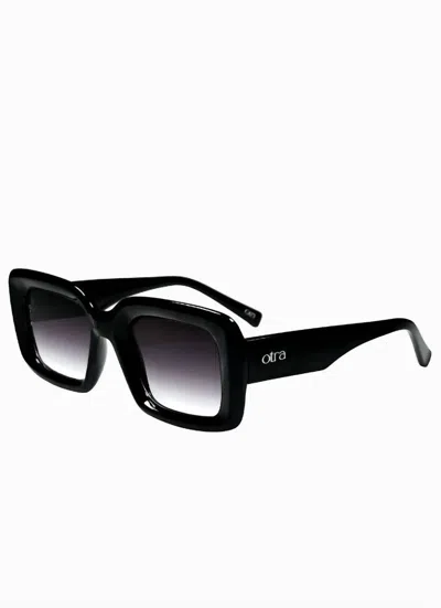 Otra Women's Chelsea Sunglasses In Black/smoke Fade