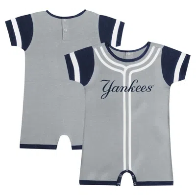 Outerstuff Babies' Infant Fanatics Branded Grey New York Yankees Fast Pitch Romper