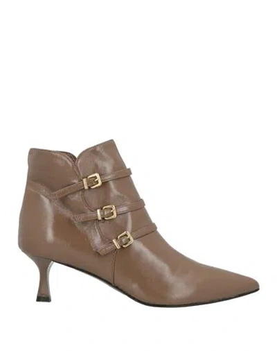 Ovyè Ovyé Playlist Woman Ankle Boots Light Brown Size 8 Leather