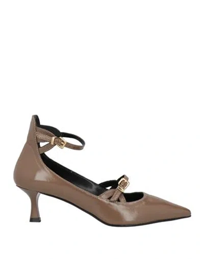 Ovyè Ovyé Playlist Woman Pumps Khaki Size 8 Leather