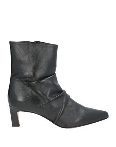 Ovyè Ovyé Woman Ankle Boots Black Size 10 Leather