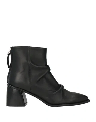 Ovyè Ovyé Woman Ankle Boots Black Size 7 Leather