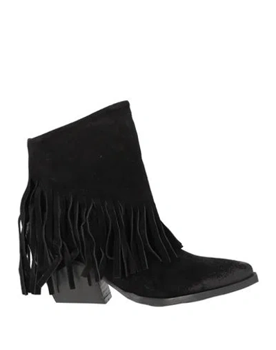 Ovyè Ovyé Woman Ankle Boots Black Size 8 Leather