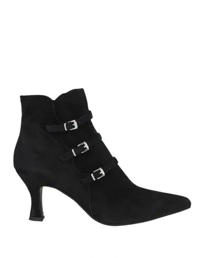 Ovyè Ovyé Woman Ankle Boots Black Size 8 Leather