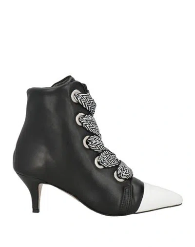 Ovyè Ovyé Woman Ankle Boots Black Size 8 Leather