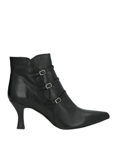 Ovyè Ovyé Woman Ankle Boots Black Size 8 Leather