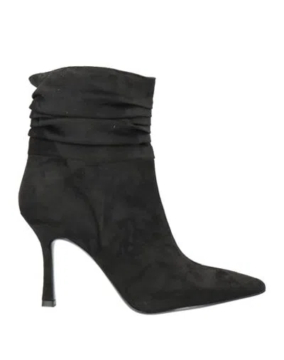 Ovyè Ovyé Woman Ankle Boots Black Size 9 Leather