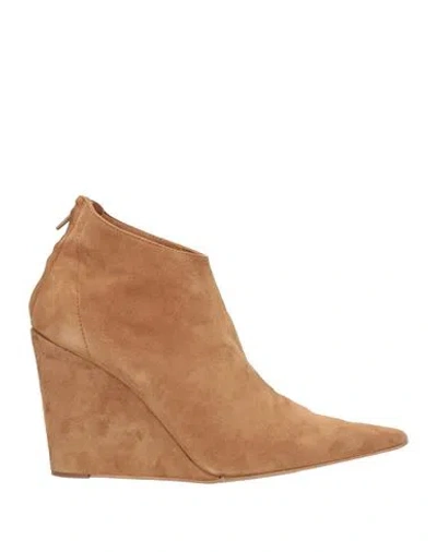 Ovyè Ovyé Woman Ankle Boots Camel Size 10 Leather In Brown