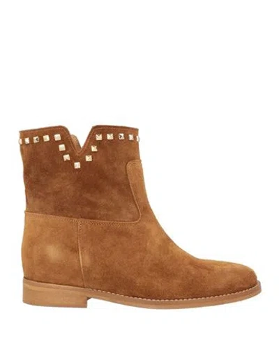 Ovyè Ovyé Woman Ankle Boots Camel Size 8 Leather In Brown