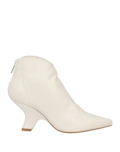 Ovyè Ovyé Woman Ankle Boots Ivory Size 8 Leather In White