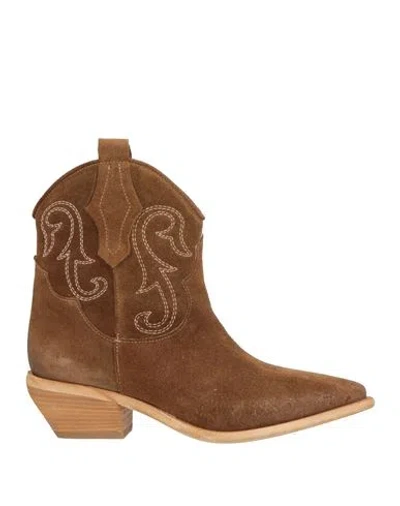 Ovyè Ovyé Woman Ankle Boots Khaki Size 7 Leather In Sand