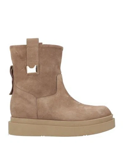Ovyè Ovyé Woman Ankle Boots Light Brown Size 8 Leather