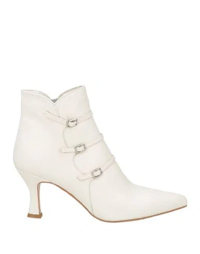 Ovyè Ovyé Woman Ankle Boots Off White Size 8 Leather