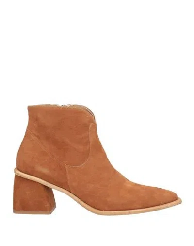Ovyè Ovyé Woman Ankle Boots Tan Size 7 Leather In Brown