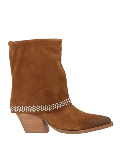 Ovyè Ovyé Woman Ankle Boots Tan Size 8 Leather In Brown