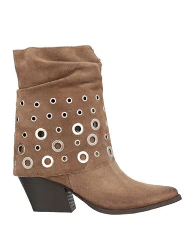 Ovyè Ovyé Woman Ankle Boots Taupe Size 8 Leather In Brown